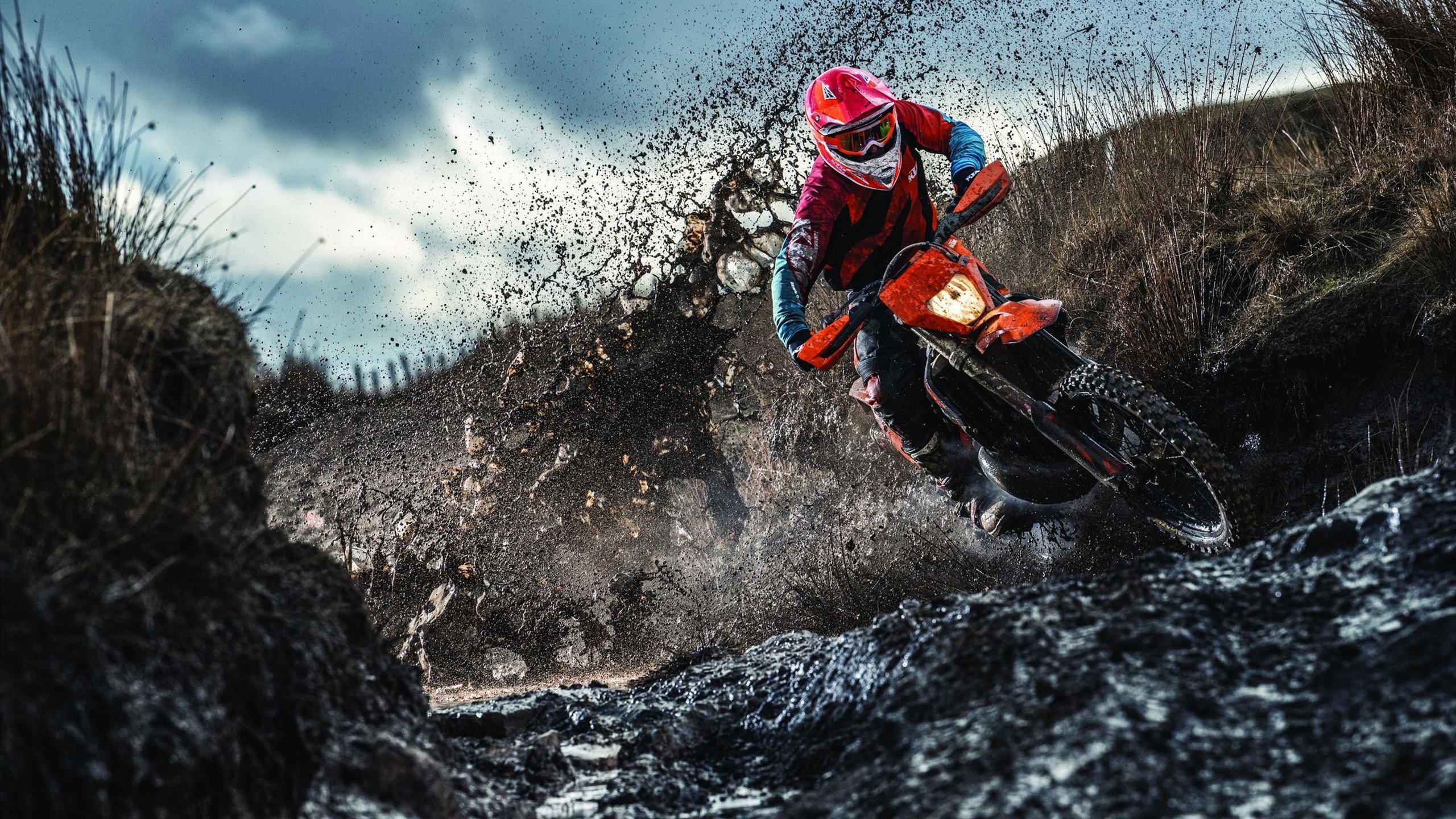 开云-史上“最牛”篮下封盖：蒂伊在争夺篮板时显示出的强硬防守让对手胆寒！